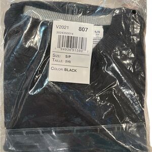 The Children’s Place Black Sweater size 5/6
NWT